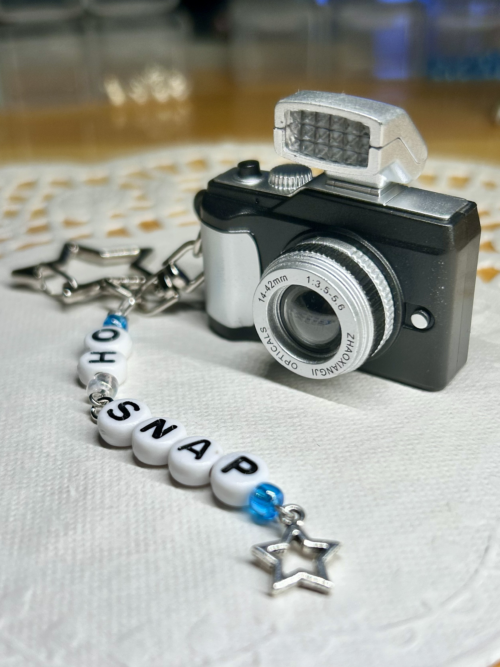 Up-close of Oh Snap Camera Charm